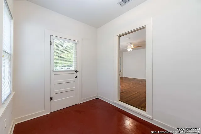 465 S Guenther Ave — Photo 10