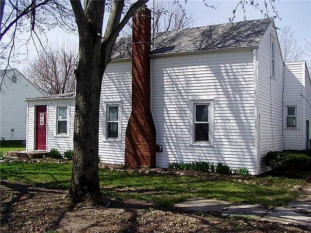 2nd image of 205 N Harrison St