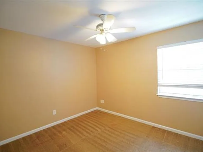 2186 Timberwood Cir N — Photo 16