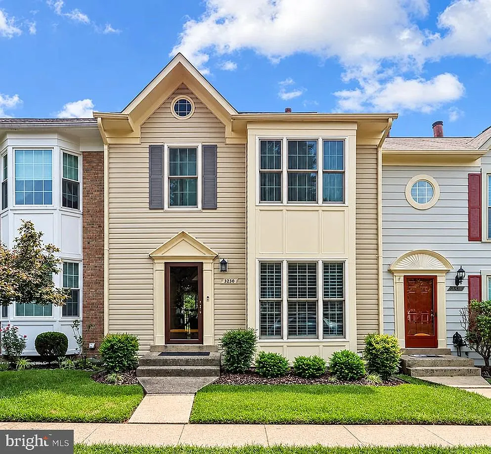 3 bed, 4.0 bath, 2196 sqft, $3,000 — Photo 1