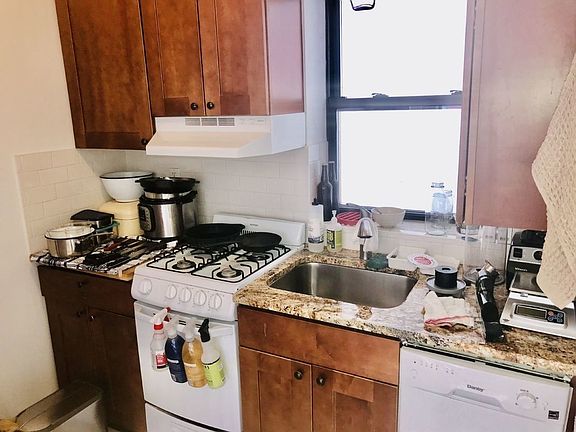 4th image of 254 Smith St APT 2L