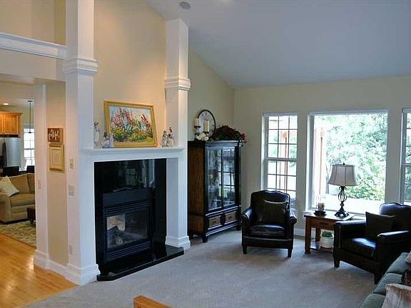 4th image of 2143 Larchwood Ln