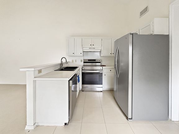 2nd image of 1106 Hollis St APT B