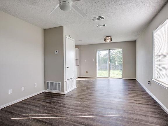 4th image of 4451 Canada Dr