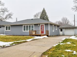 632 15th St, Nevada, IA 50201