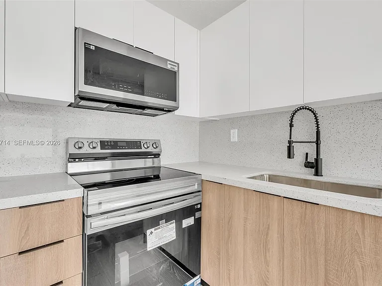 1611 NE 50th Ct #3 — Photo 4