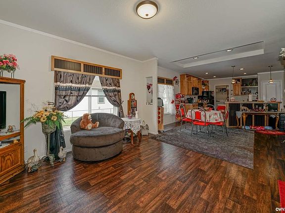 5th image of 104 Essex Dr