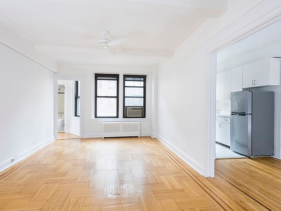 2nd image of 110 W 86th St APT 16E