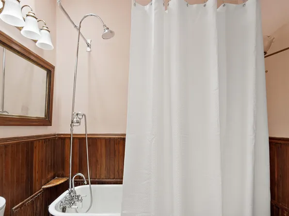 309 Vanderbilt Avenue image 14 of 27