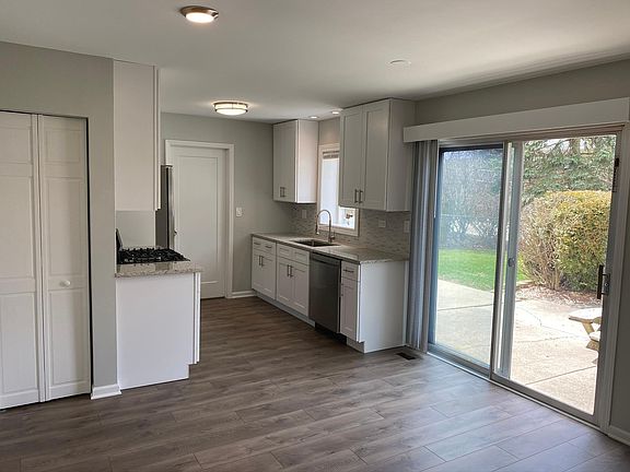 2nd image of 105 Ramblewood Ln