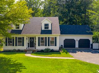 3335 Woodmont Dr, Lambertville, MI 48144