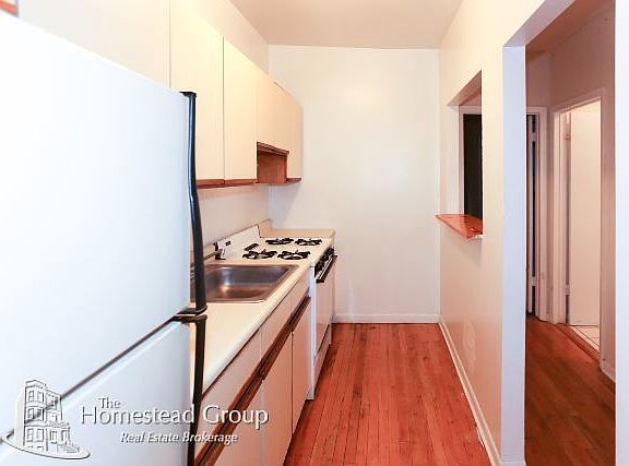 4th image of 660 W Cornelia Ave #Twelve