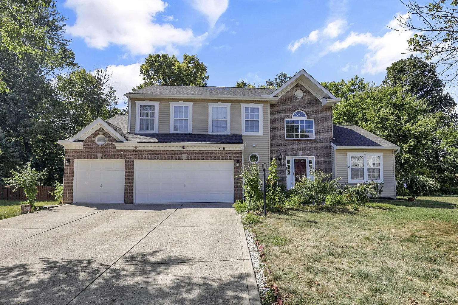 87 Knights Bridge Dr W photo 1