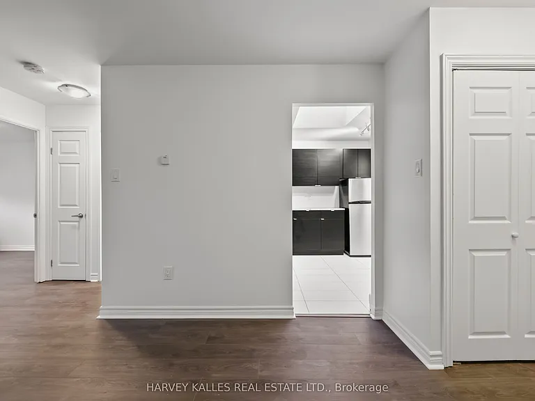 353 Queen St W #10 — Photo 6