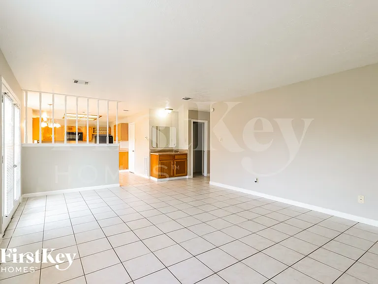 7447 Woodland West Dr — Photo 8