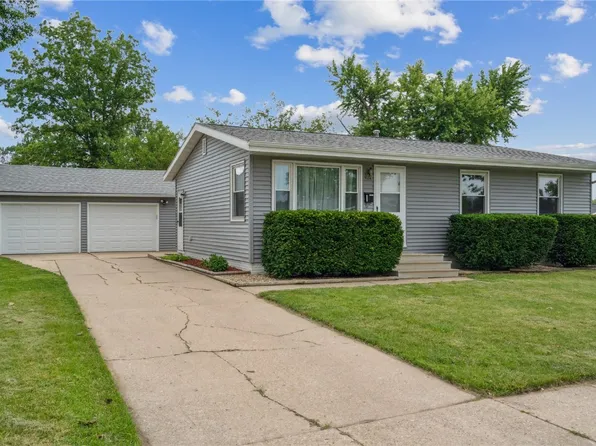 117 Crestridge Dr NW, Cedar Rapids, IA 52405