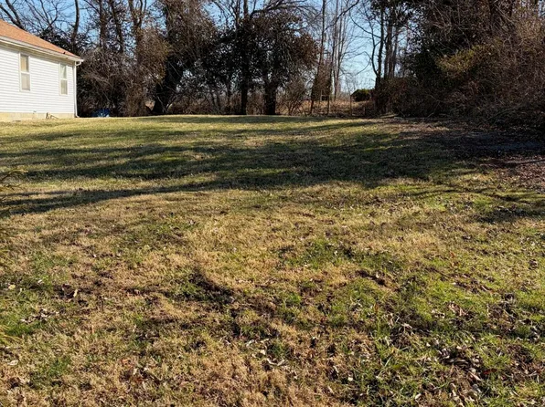323 N 1st Ave, La Grange, KY 40031