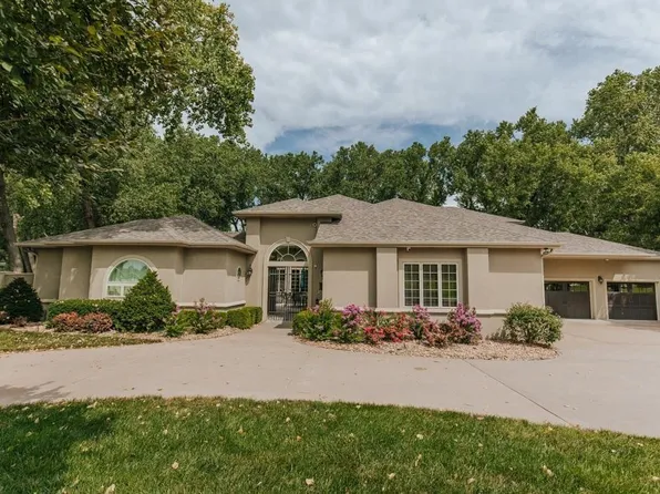 2460 Dundee Ln, Salina, KS 67401