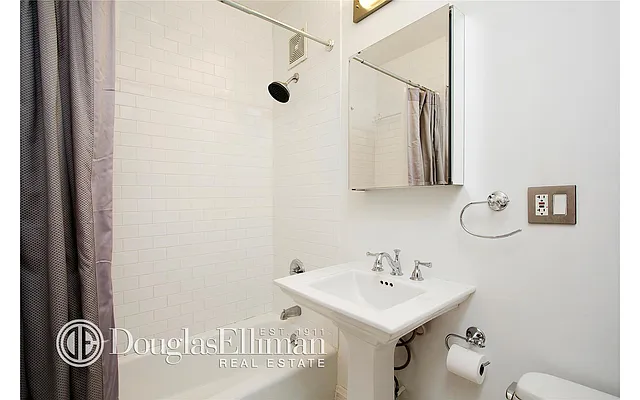 Sold by Douglas Elliman | media 22