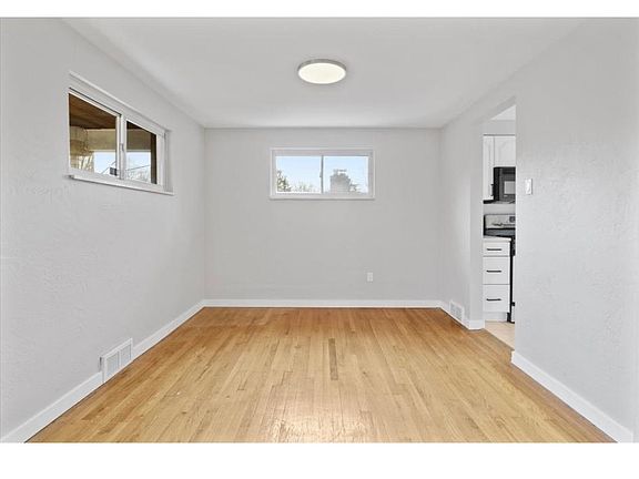 4th image of 1160 Sarah St