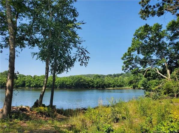 181 Kitemaug Road, Montville, CT 06382