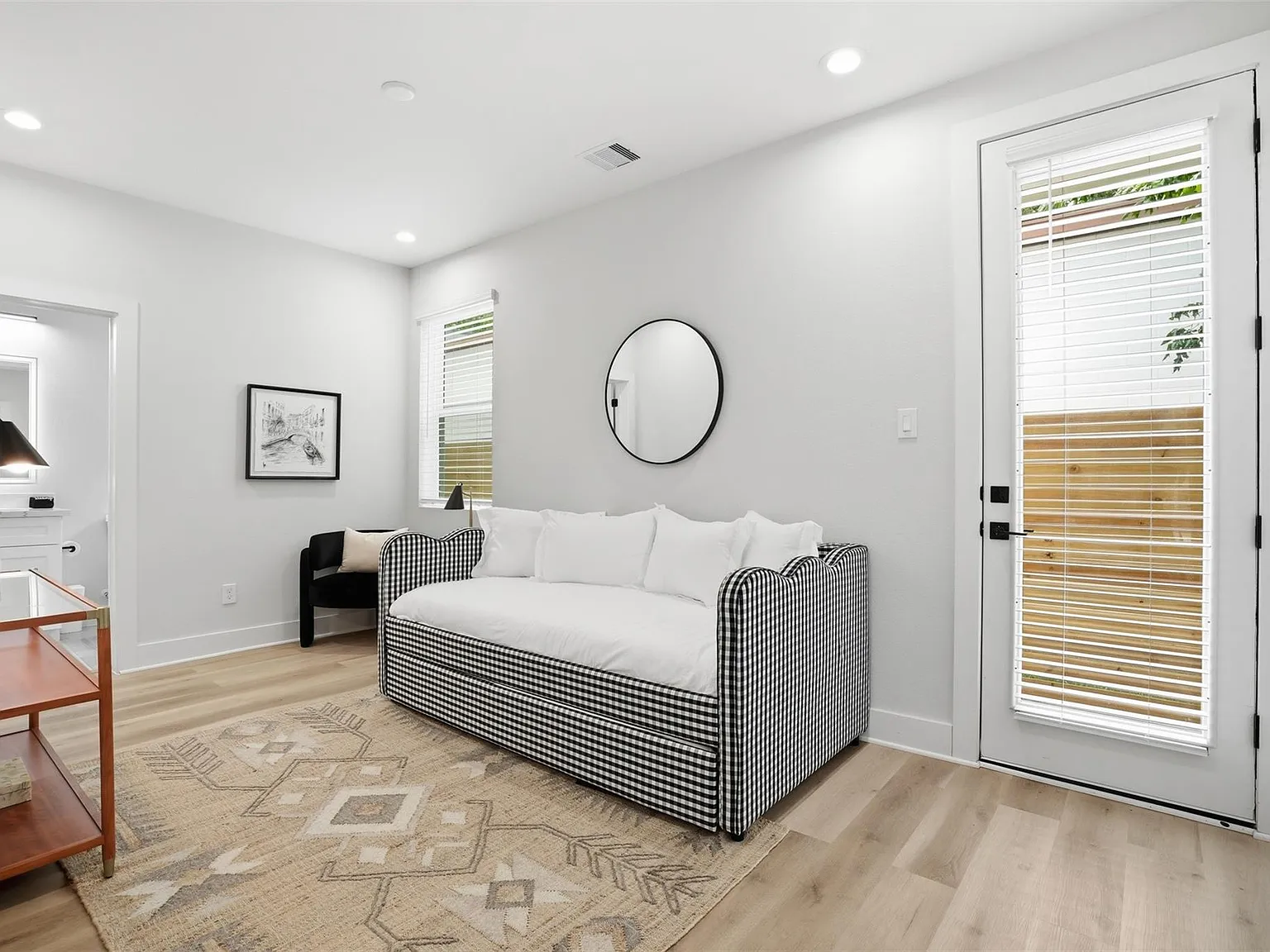 3 bed, 3.5 bath, 1868 sqft, $3,800 — Photo 3