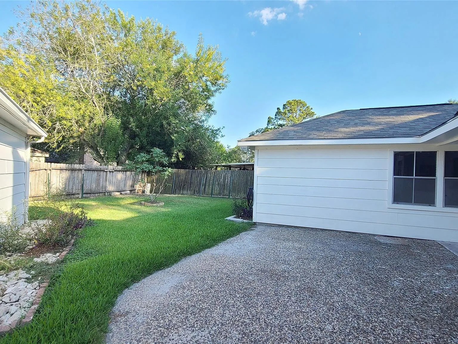 4 bed, 2.5 bath, 2187 sqft, $2,100 — Photo 4