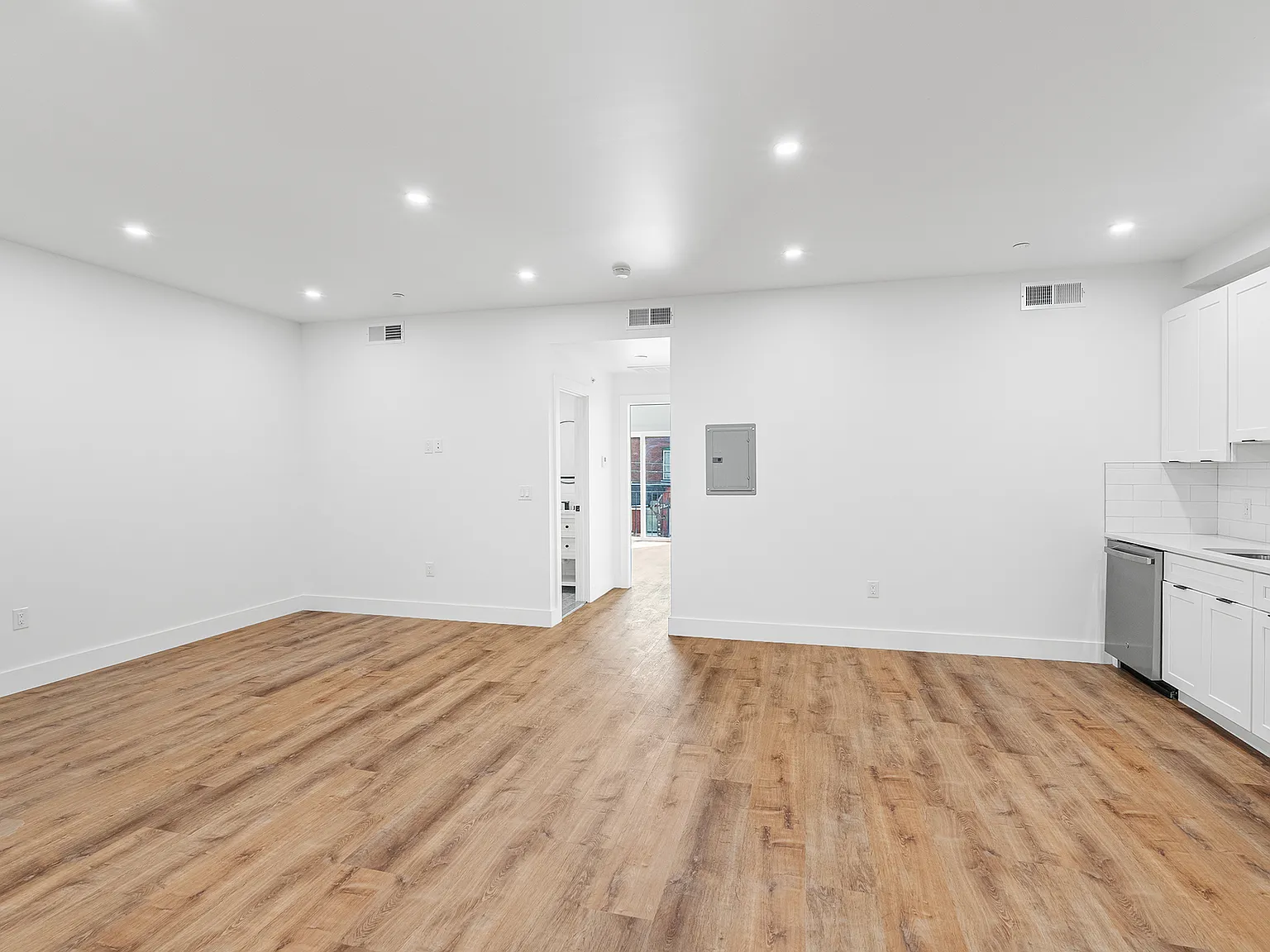 2 bed, 1200 sqft, $1,850 — Photo 4