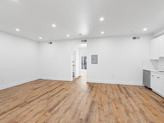 4th image of 708 N 43rd St #6