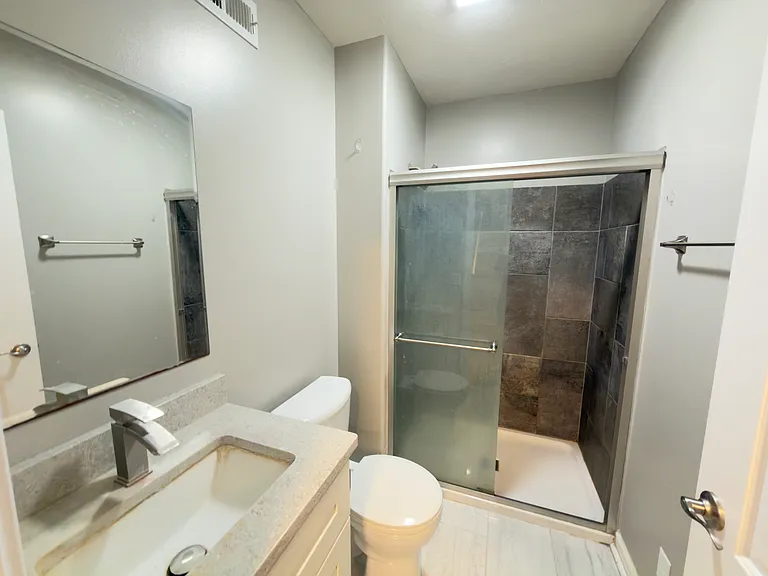 10613 S 111th St — Photo 32