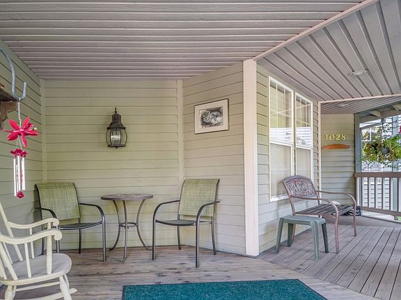 4th image of 1028 Avenue A