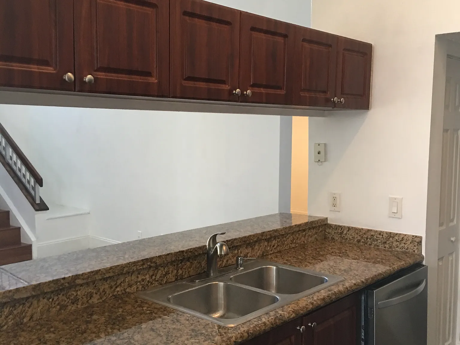 2 bed, 1560 sqft, $2,400 — Photo 3