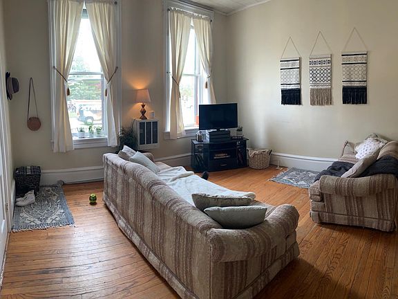 5th image of 743 Bluff St Floor 1