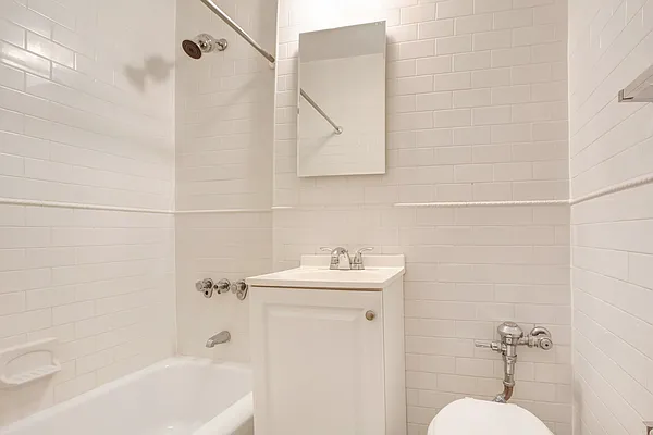 Rented by Algin Management | media 9