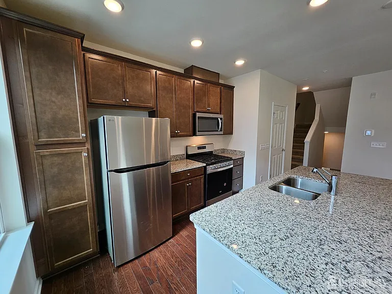 605 Parker Blvd — Photo 8