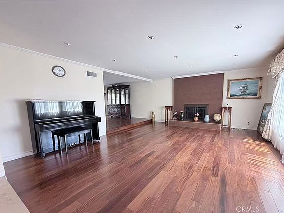 4th image of 15625 Mar Vista St
