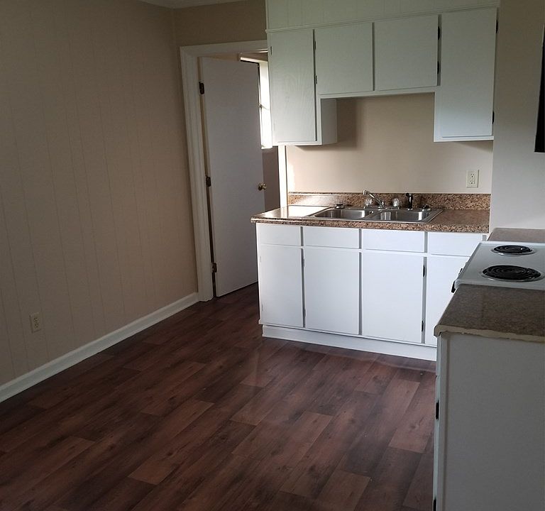 2nd image of 90 E Bennett St
