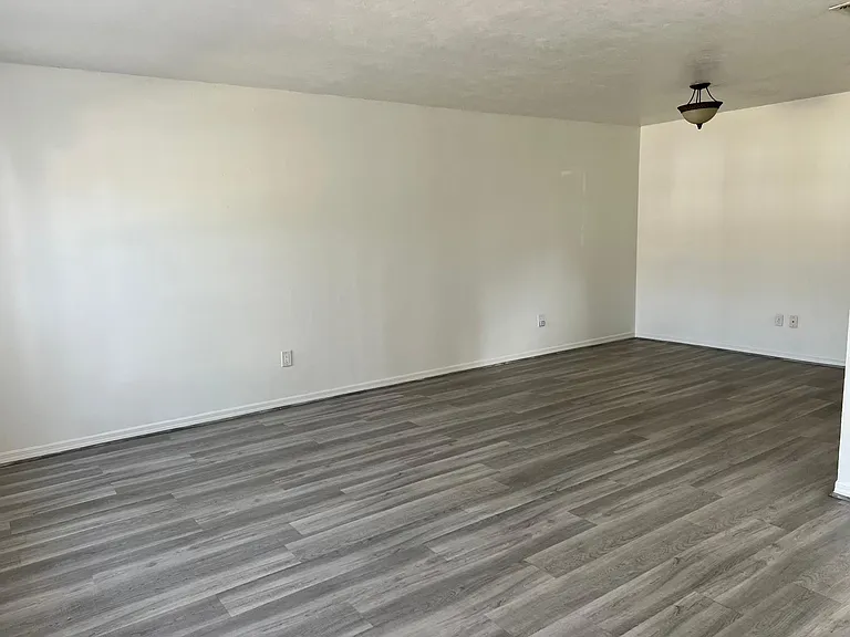 5801 Marble Ct — Photo 3