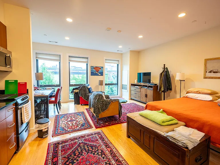 Diamond Fenway — Photo 20
