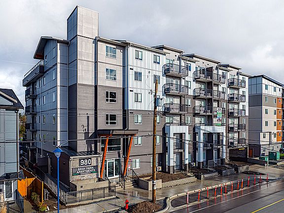 2nd image of 980 Bray Ave #1457058
