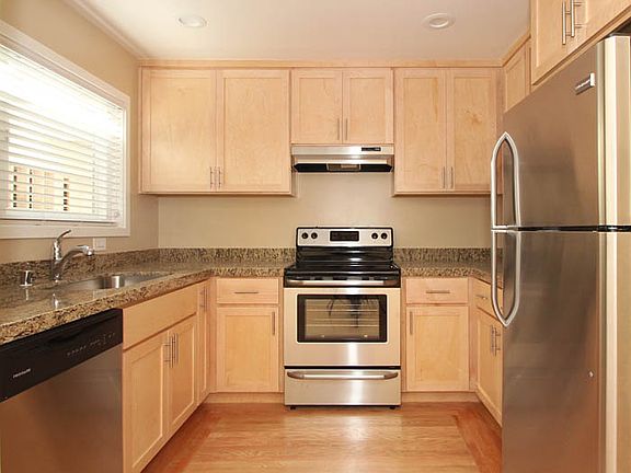 4th image of 726 Cowper St