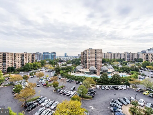 8370 Greensboro Dr APT 510, Mc Lean, VA 22102