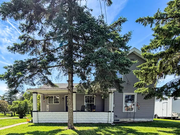 413 N Adrian St, Lyons, OH 43533