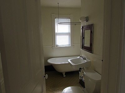 3rd image of 524 8th Ave NE #2
