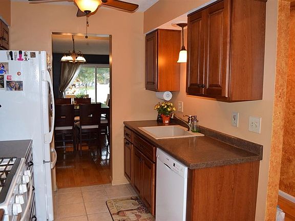 3rd image of 73 Steeplechase Ct