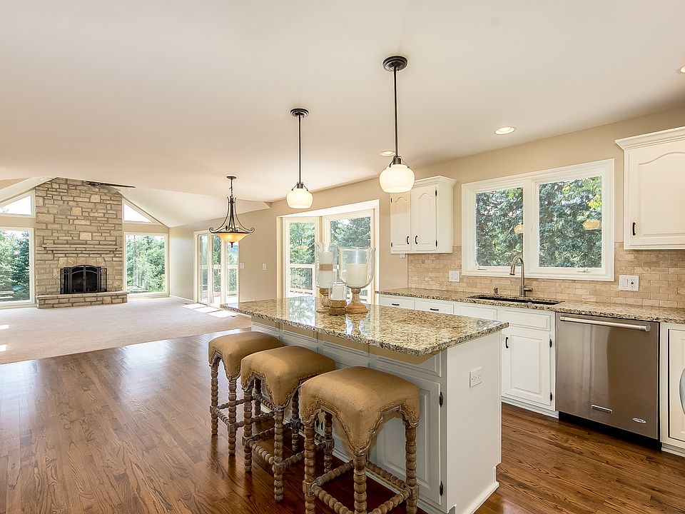 1st image of 1393 Abbotsford Green Dr