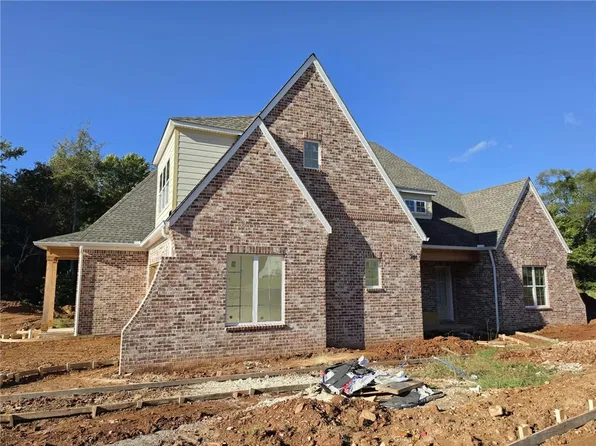 704 Bethesda Ct, Auburn, AL 36830