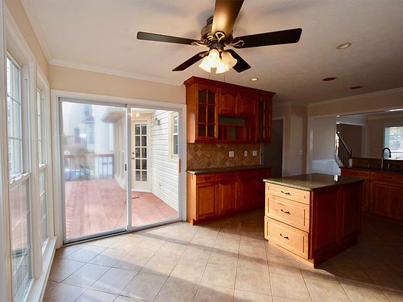 4th image of 1360 Wheatfield Dr