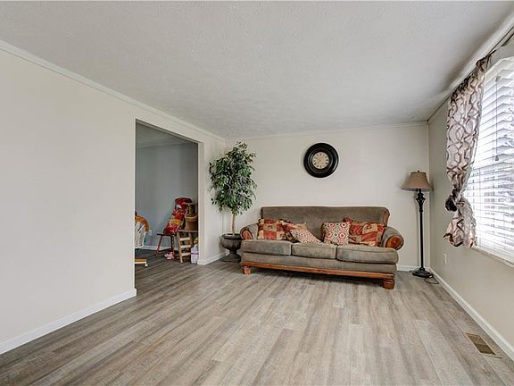 3rd image of 6618 Stearns Hill Dr