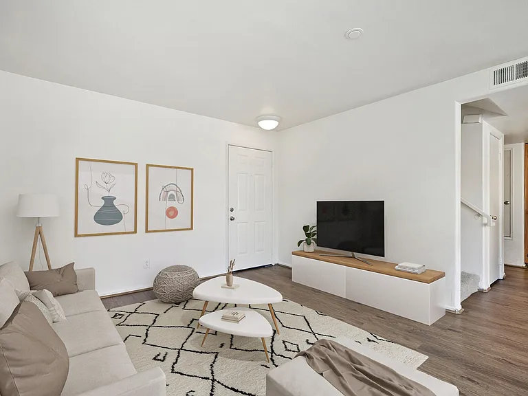 River Ranch Townhomes & Apartments — Photo 26